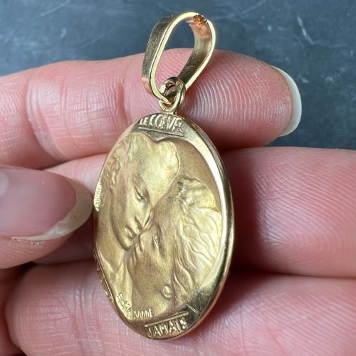 FRENCH MONIER LOVE HEART 'LE COEUR NE VIEILLIT JAMAIS' 18K YELLOW GOLD MEDAL PENDANT - ADDITIONAL PHOTO 6