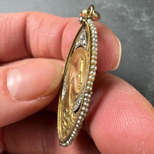 ANTIQUE VIRGIN MARY 18K YELLOW GOLD PEARL DIAMOND MEDAL PENDANT - ADDITIONAL PHOTO 7