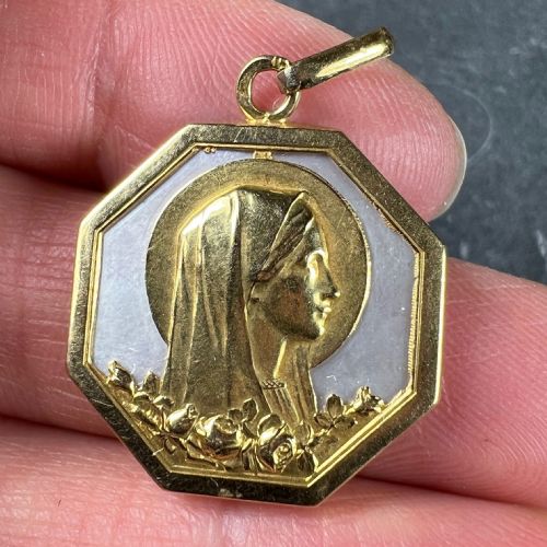 VIRGIN MARY MOTHER OF PEARL 18K YELLOW GOLD CHARM PENDANT - ADDITIONAL PHOTO 4