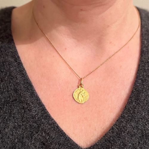 FRENCH ZODIAC SAINT CHRISTOPHER TRIUMPH OF SPEED 18K YELLOW GOLD CHARM PENDANT - ADDITIONAL PHOTO 3