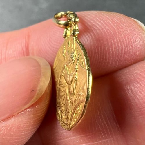 FRENCH ZODIAC SAINT CHRISTOPHER TRIUMPH OF SPEED 18K YELLOW GOLD CHARM PENDANT - ADDITIONAL PHOTO 6