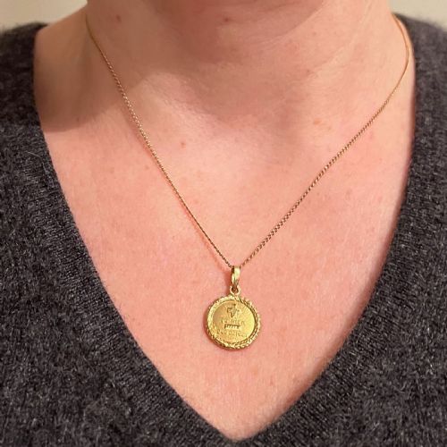 AUGIS FRENCH PLUS QUHIER MORE THAN YESTERDAY 18K YELLOW GOLD LOVE MEDAL PENDANT - ADDITIONAL PHOTO 3