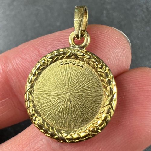 AUGIS FRENCH PLUS QUHIER MORE THAN YESTERDAY 18K YELLOW GOLD LOVE MEDAL PENDANT - ADDITIONAL PHOTO 6