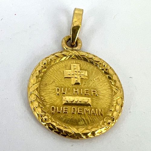 AUGIS FRENCH PLUS QUHIER MORE THAN YESTERDAY 18K YELLOW GOLD LOVE MEDAL PENDANT - ADDITIONAL PHOTO 11