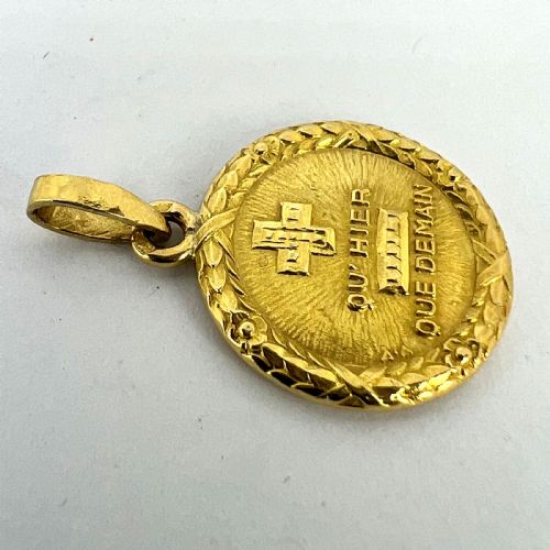 AUGIS FRENCH PLUS QUHIER MORE THAN YESTERDAY 18K YELLOW GOLD LOVE MEDAL PENDANT - ADDITIONAL PHOTO 13