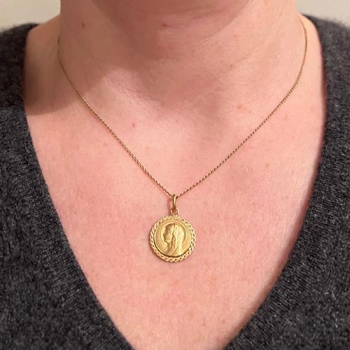 FRENCH VIRGIN MARY 18K YELLOW GOLD MEDAL PENDANT - ADDITIONAL PHOTO 3