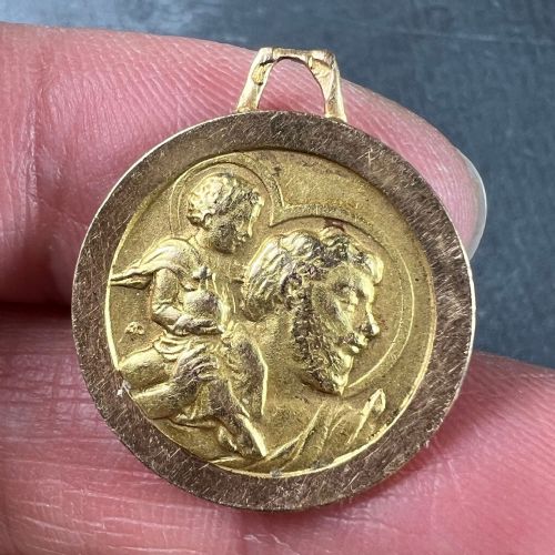 VINTAGE FRENCH ST CHRISTOPHER 18K YELLOW GOLD CHARM PENDANT - ADDITIONAL PHOTO 4
