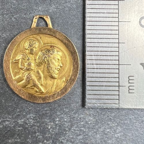 VINTAGE FRENCH ST CHRISTOPHER 18K YELLOW GOLD CHARM PENDANT - ADDITIONAL PHOTO 8