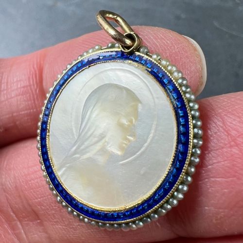 VIRGIN MARY MOTHER OF PEARL ENAMEL 18K YELLOW GOLD PEARL MEDAL PENDANT - ADDITIONAL PHOTO 5
