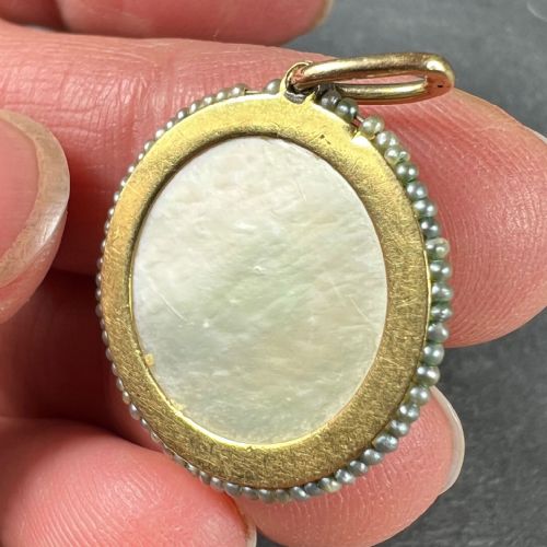 VIRGIN MARY MOTHER OF PEARL ENAMEL 18K YELLOW GOLD PEARL MEDAL PENDANT - ADDITIONAL PHOTO 7