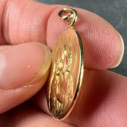 FRENCH MADONNA AND CHILD 18K YELLOW GOLD MEDAL PENDANT - ADDITIONAL PHOTO 6