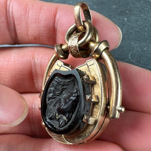 HORSESHOE ONYX HORSE CAMEO 18K ROSE GOLD PENDANT LOCKET - ADDITIONAL PHOTO 6