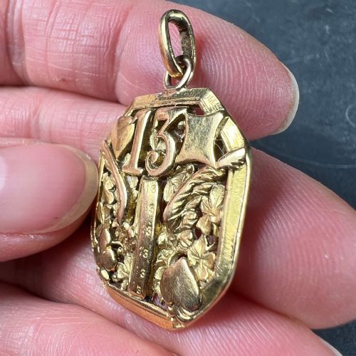 GOOD LUCK 13 HERMES WHEEL CARDS CLOVER 18K YELLOW GOLD LUCKY CHARM PENDANT - ADDITIONAL PHOTO 6