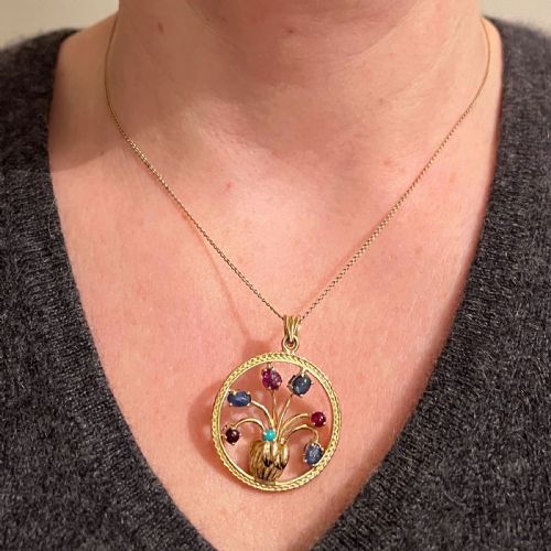 DOUBLE SIDED FLOWER VASE 18K YELLOW GOLD CARVED SAPPHIRE RUBY EMERALD PENDANT - ADDITIONAL PHOTO 4