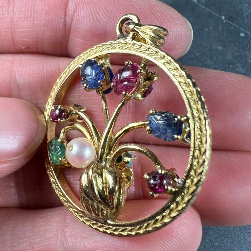 DOUBLE SIDED FLOWER VASE 18K YELLOW GOLD CARVED SAPPHIRE RUBY EMERALD PENDANT - ADDITIONAL PHOTO 5