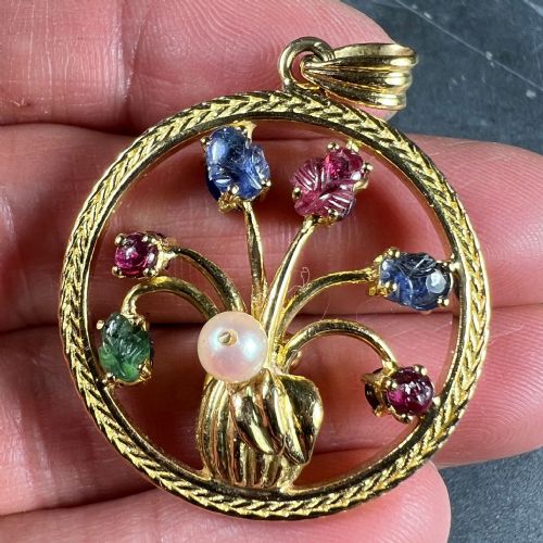 DOUBLE SIDED FLOWER VASE 18K YELLOW GOLD CARVED SAPPHIRE RUBY EMERALD PENDANT - ADDITIONAL PHOTO 6