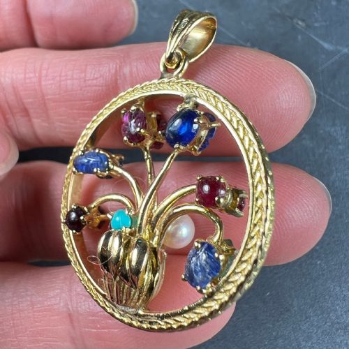 DOUBLE SIDED FLOWER VASE 18K YELLOW GOLD CARVED SAPPHIRE RUBY EMERALD PENDANT - ADDITIONAL PHOTO 10