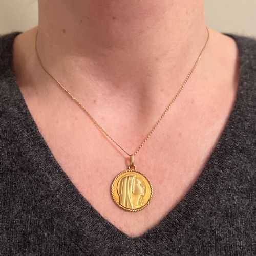FRENCH SERRAZ VIRGIN MARY 18K YELLOW GOLD MEDAL PENDANT - ADDITIONAL PHOTO 3