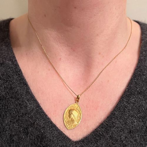 FRENCH DROPSY VIRGIN MARY 18K YELLOW GOLD CHARM PENDANT - ADDITIONAL PHOTO 3