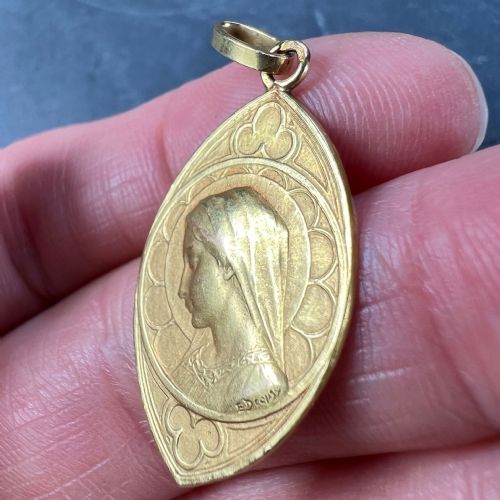FRENCH DROPSY VIRGIN MARY 18K YELLOW GOLD CHARM PENDANT - ADDITIONAL PHOTO 7