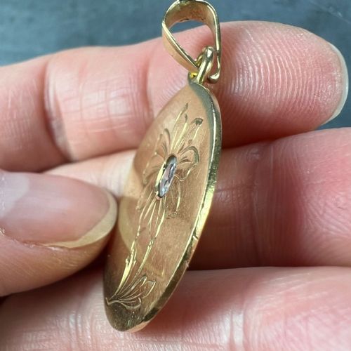 FRENCH DAISY MARGHERITE FLOWER 18 KARAT YELLOW GOLD DIAMOND CHARM PENDANT - ADDITIONAL PHOTO 8