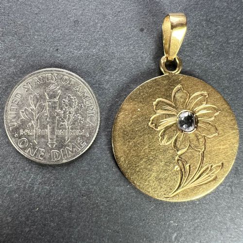 FRENCH DAISY MARGHERITE FLOWER 18 KARAT YELLOW GOLD DIAMOND CHARM PENDANT - ADDITIONAL PHOTO 11