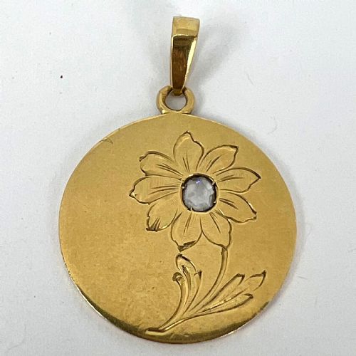 FRENCH DAISY MARGHERITE FLOWER 18 KARAT YELLOW GOLD DIAMOND CHARM PENDANT - ADDITIONAL PHOTO 13