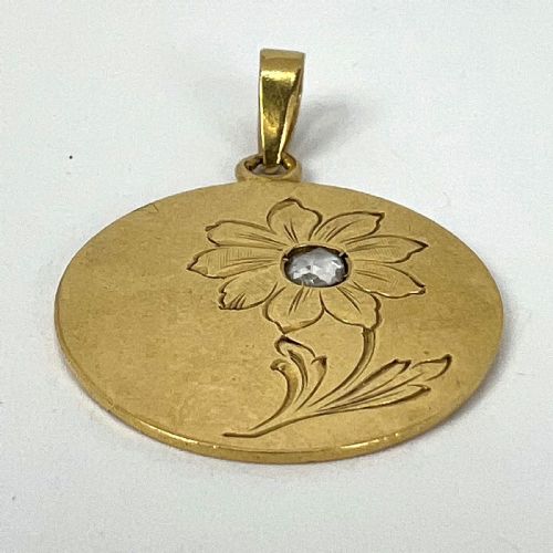 FRENCH DAISY MARGHERITE FLOWER 18 KARAT YELLOW GOLD DIAMOND CHARM PENDANT - ADDITIONAL PHOTO 15