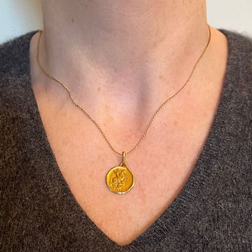 FRENCH AUGIS SAINT GEORGE AND THE DRAGON 18K YELLOW GOLD CHARM PENDANT - ADDITIONAL PHOTO 3