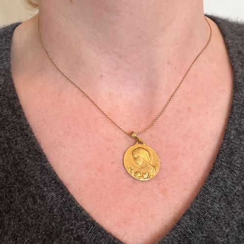 FRENCH DROPSY VIRGIN MARY 18K YELLOW GOLD MEDAL CHARM PENDANT - ADDITIONAL PHOTO 3