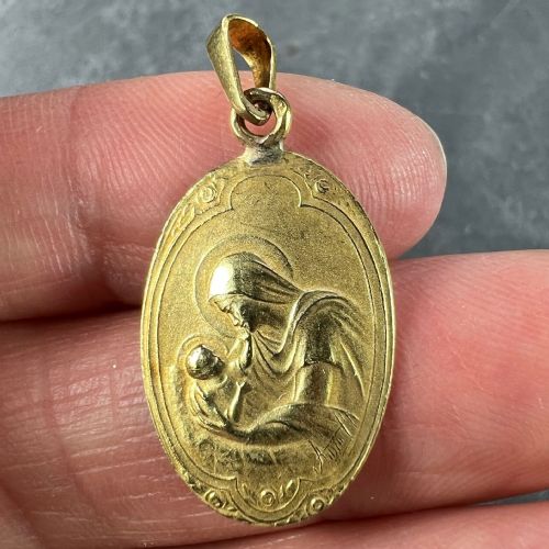 ARNAULT ART NOUVEAU FRENCH MADONNA AND CHILD 18K YELLOW GOLD MEDAL PENDANT - ADDITIONAL PHOTO 4