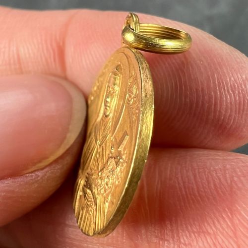 FRENCH MAZZONI 18K YELLOW GOLD ST THERESE MEDAL CHARM PENDANT - ADDITIONAL PHOTO 5