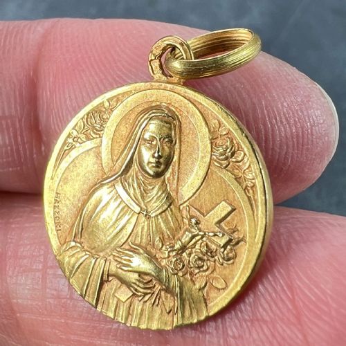 FRENCH MAZZONI 18K YELLOW GOLD ST THERESE MEDAL CHARM PENDANT - ADDITIONAL PHOTO 6