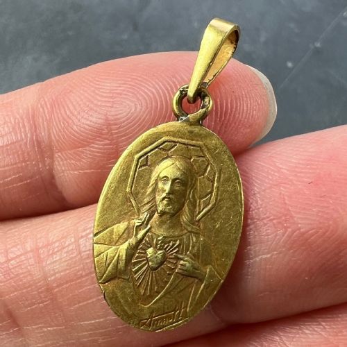 FRENCH ARNAULT MADONNA AND CHILD SACRED HEART 18K YELLOW GOLD MEDAL PENDANT - ADDITIONAL PHOTO 4