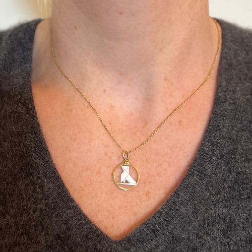 FRENCH ART DECO WHITE ORIGAMI BIRD 18K YELLOW GOLD ENAMEL CHARM PENDANT - ADDITIONAL PHOTO 3