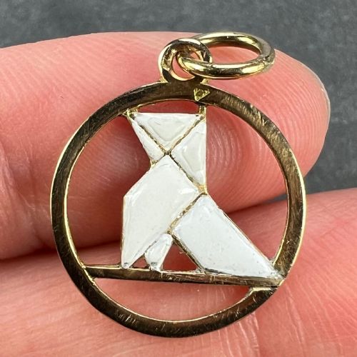 FRENCH ART DECO WHITE ORIGAMI BIRD 18K YELLOW GOLD ENAMEL CHARM PENDANT - ADDITIONAL PHOTO 4