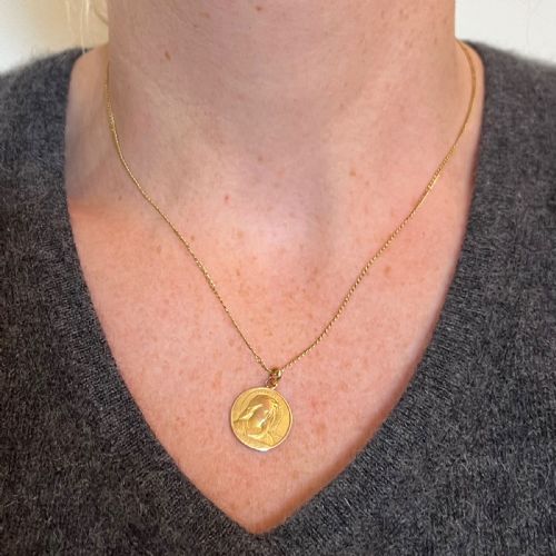 FRENCH DROPSY VIRGIN MARY AVE MARIA 18K YELLOW GOLD CHARM PENDANT - ADDITIONAL PHOTO 3