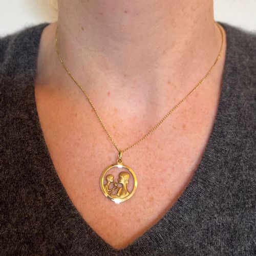 FRENCH 18K YELLOW GOLD MOTHER AND CHILD ROSE MEDAL PENDANT - ADDITIONAL PHOTO 3