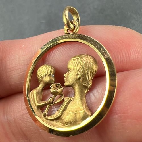 FRENCH 18K YELLOW GOLD MOTHER AND CHILD ROSE MEDAL PENDANT - ADDITIONAL PHOTO 5