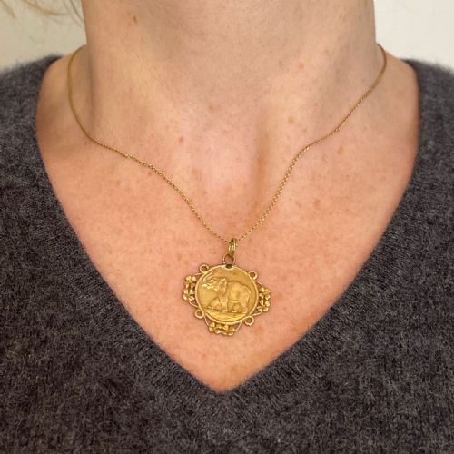 FRENCH GOOD LUCK ELEPHANT FOUR LEAF CLOVER 18K YELLOW GOLD LUCKY CHARM PENDANT - ADDITIONAL PHOTO 3