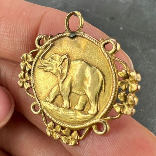 FRENCH GOOD LUCK ELEPHANT FOUR LEAF CLOVER 18K YELLOW GOLD LUCKY CHARM PENDANT - ADDITIONAL PHOTO 5