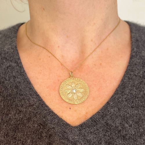 MERRIN LET ME COUNT THE WAYS DAISY 14K YELLOW GOLD DIAMOND LOVE PENDANT - ADDITIONAL PHOTO 3