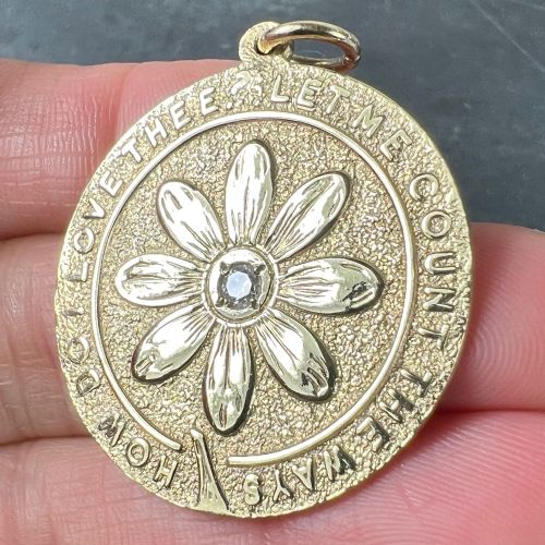 MERRIN LET ME COUNT THE WAYS DAISY 14K YELLOW GOLD DIAMOND LOVE PENDANT - ADDITIONAL PHOTO 4