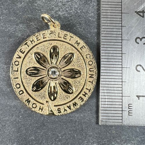 MERRIN LET ME COUNT THE WAYS DAISY 14K YELLOW GOLD DIAMOND LOVE PENDANT - ADDITIONAL PHOTO 9