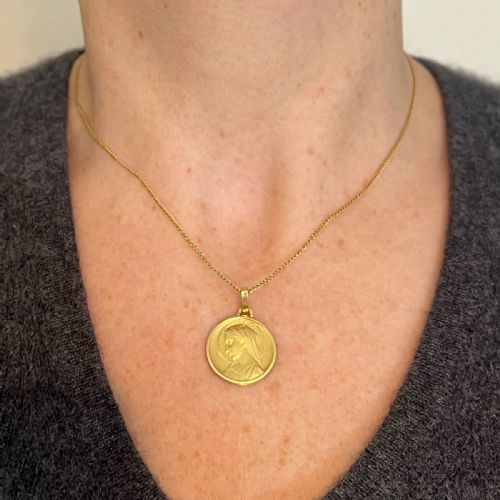 FRENCH DROPSY VIRGIN MARY 18K YELLOW GOLD RELIGIOUS MEDAL PENDANT - ADDITIONAL PHOTO 3