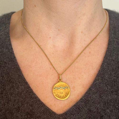 BECKER FRENCH ZODIAC AQUARIUS STARSIGN 18K YELLOW GOLD CHARM PENDANT - ADDITIONAL PHOTO 3