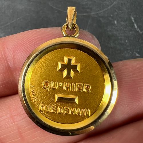 AUGIS FRENCH MORE THAN YESTERDAY 18K YELLOW GOLD LOVE CHARM PENDANT - ADDITIONAL PHOTO 4