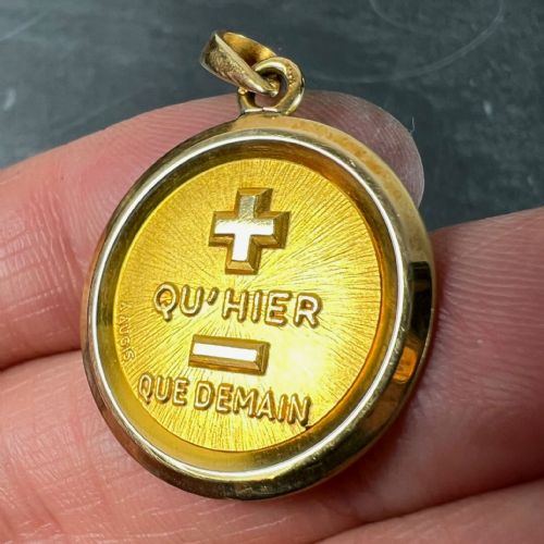 AUGIS FRENCH MORE THAN YESTERDAY 18K YELLOW GOLD LOVE CHARM PENDANT - ADDITIONAL PHOTO 5