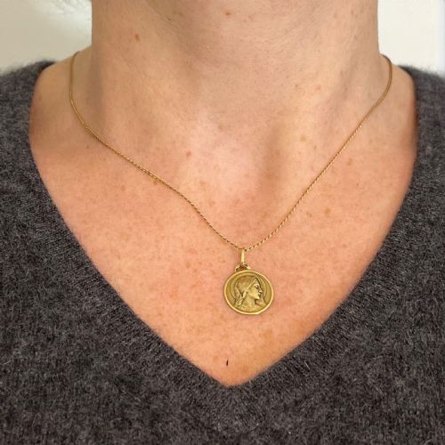 FRENCH DROPSY VIRGIN MARY 18K YELLOW GOLD MEDAL CHARM PENDANT - ADDITIONAL PHOTO 3
