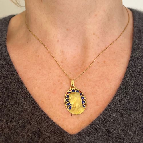 FRENCH DROPSY VIRGIN MARY PLIQUE A JOUR ENAMEL 18K YELLOW GOLD PENDANT MEDAL - ADDITIONAL PHOTO 6